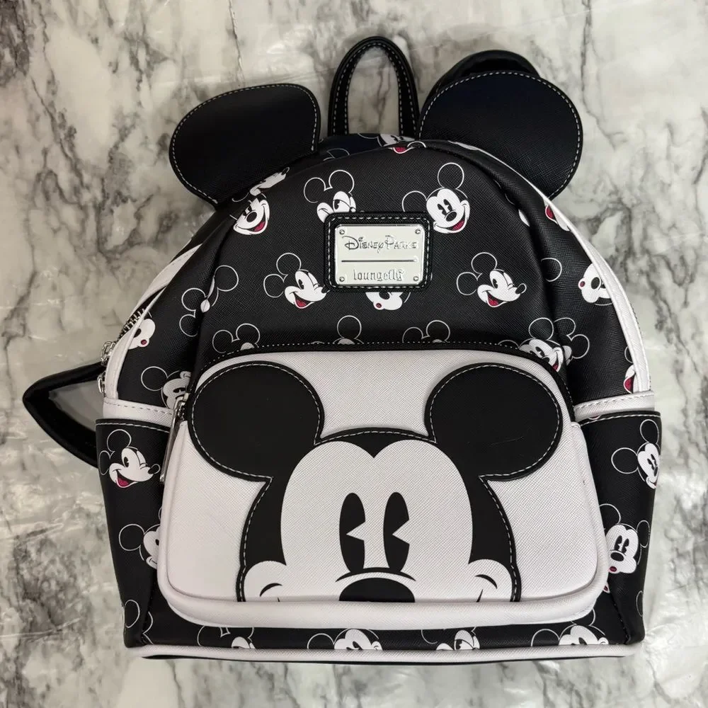AUTHENTIC DISNEY PARKS EXCLUSIVE Loungefly Backpack collectible Mickey black